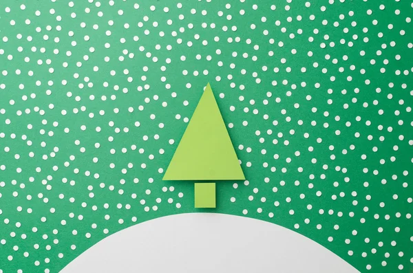 Árvore de Natal de papel com neve — Fotografia de Stock