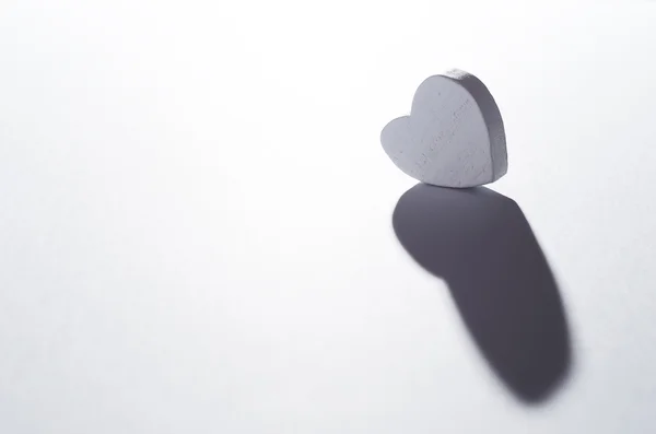 Coeur avec ombre sur gris — Photo