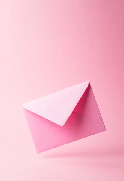 Pembe zarf pembe düştü