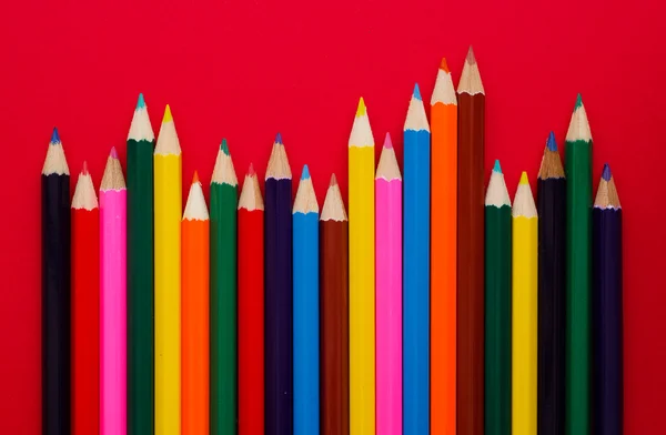 Színes ceruzák, szervezett egy sor — Stock Fotó