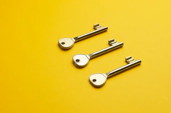 Simple door keys — Stock Photo, Image