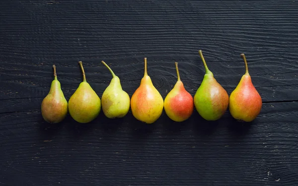 Colorful pears organized in a row — Stock Photo, Image