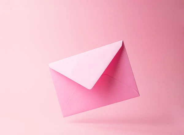 Pembe zarf pembe düştü