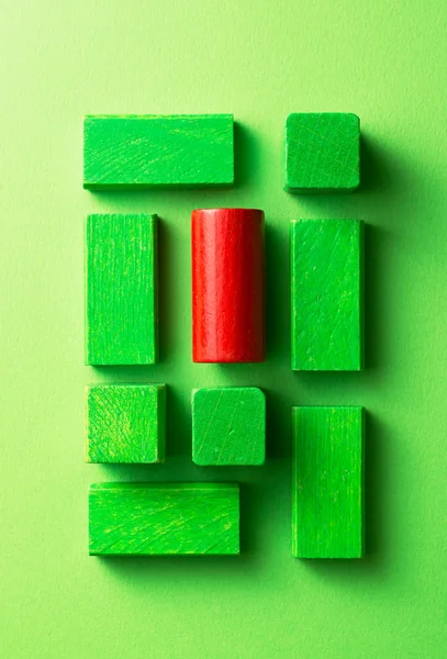 Gröna och röda trä kuber — Stockfoto