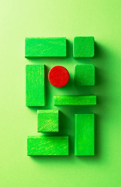 Зелені та червоні дерев'яні кубики — стокове фото