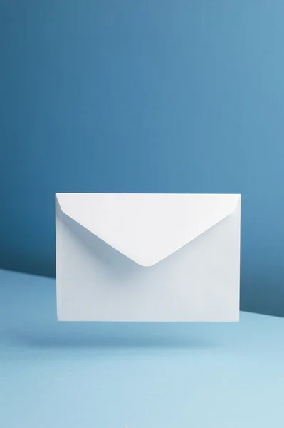 Envelope falling on the ground — Stock Photo, Image