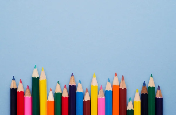 Colorful crayons organized in a row — Stock Photo, Image