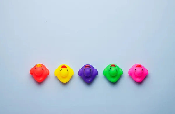 Кілька барвистих гумових качок — стокове фото