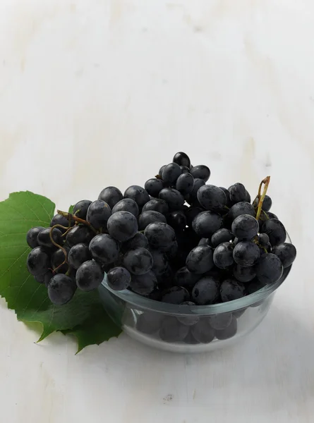 Dark grapes — Stock Photo, Image