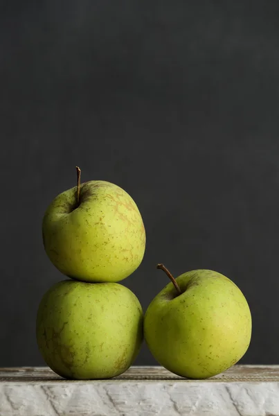 Three green apples — Stock Photo, Image