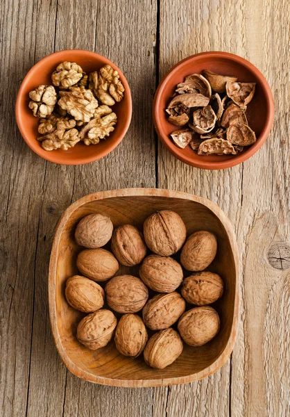 Walnuts, core and nutshell — Stock Photo, Image