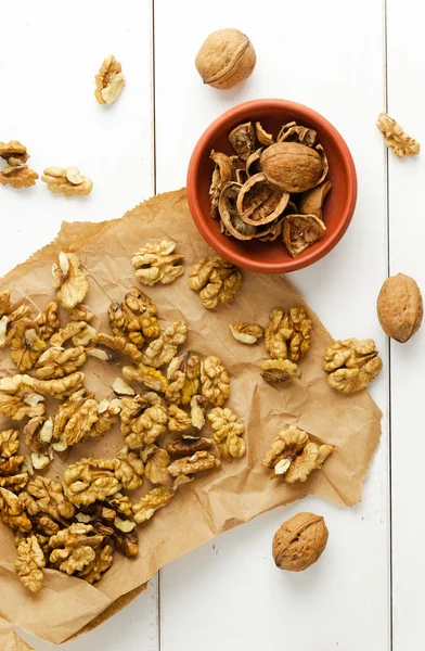 Walnuts core, nutshell and walnuts — Stock Photo, Image