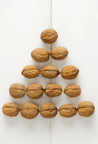 Walnuts arranged in a pyramid shape — Stock Photo, Image