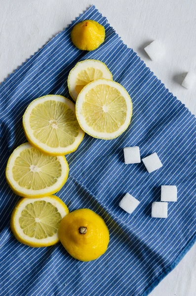 Slices of lemons and sugar cubes — Stock Photo, Image