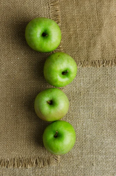 Green apples in a row — Stock Photo, Image