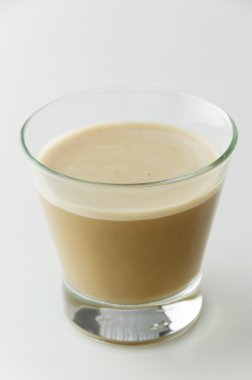 Bir fincanda kapuçino