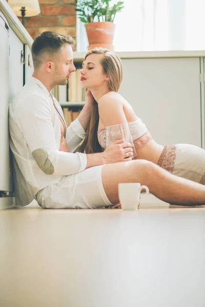 Relationship Beautiful Couple Home — Stock Photo, Image