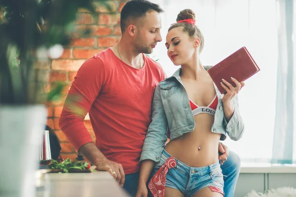 Relación Hermosa Pareja Casa —  Fotos de Stock