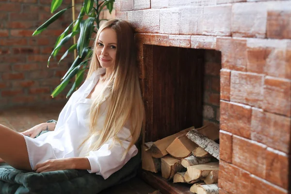 Estilo Vida Recreação Mulher Bonita Casa — Fotografia de Stock