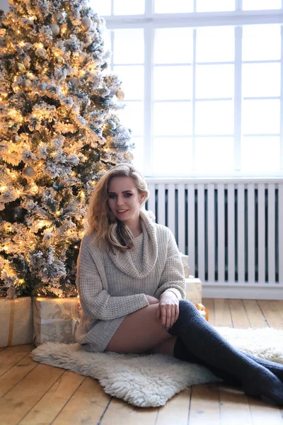 Frau Weihnachtsbaum — Stockfoto