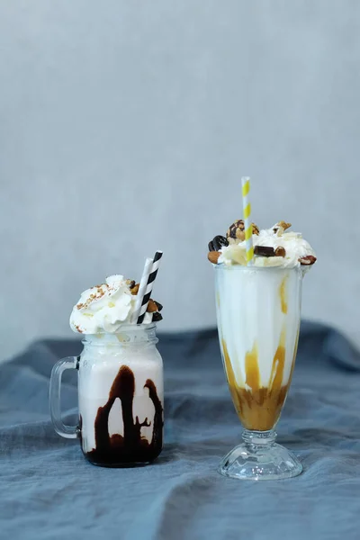 Délicieux Milkshakes Sur Table — Photo