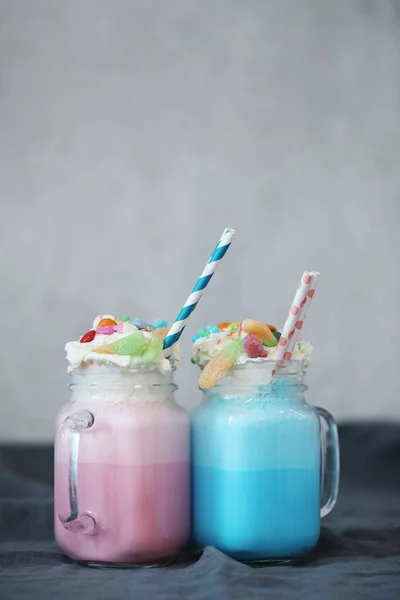 Délicieux Milkshakes Sur Table — Photo