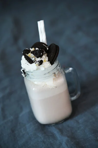 Délicieux Milk Shake Sur Table — Photo