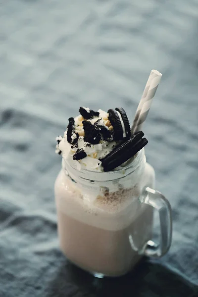 Leckerer Milchshake Auf Dem Tisch — Stockfoto