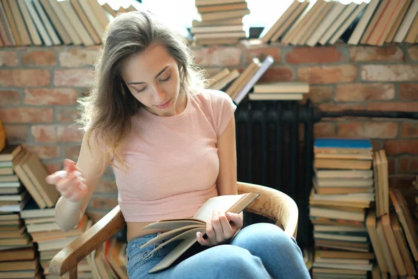 Onderwijs Boeken Mooie Vrouw Bibliotheek — Stockfoto