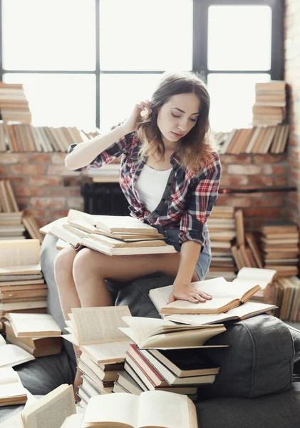 Onderwijs Boeken Mooie Vrouw Bibliotheek — Stockfoto