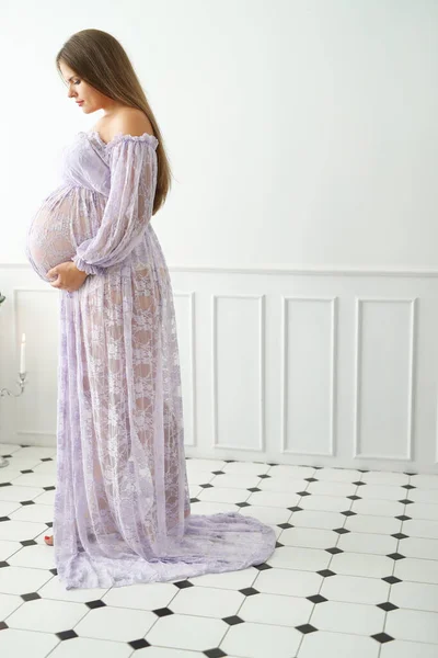 Mooie Zwangere Vrouw Een Badkamer — Stockfoto