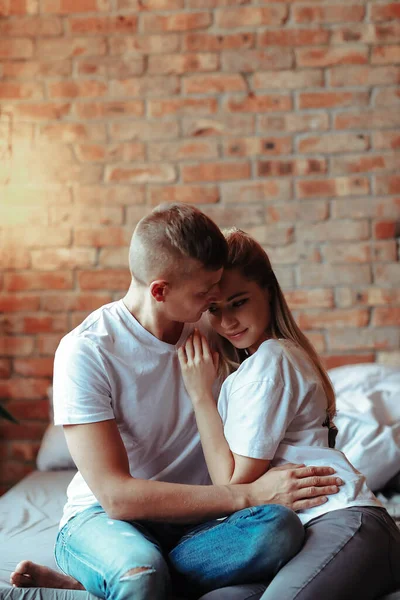 Relacionamento Casal Encantador Casa — Fotografia de Stock