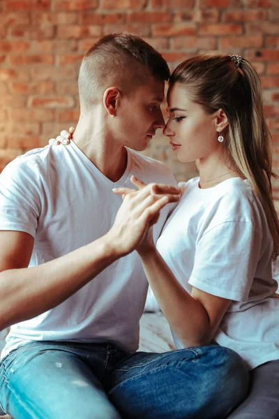 Relacionamento Casal Encantador Casa — Fotografia de Stock