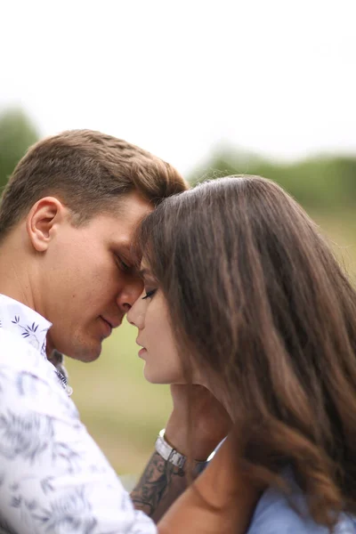 Casal Encantador Parque — Fotografia de Stock