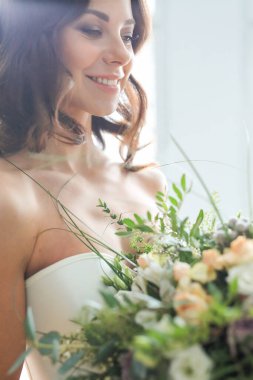 Düğün. Bir gelinlik güzel gelin