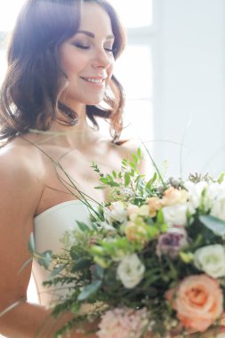 Düğün. Bir gelinlik güzel gelin