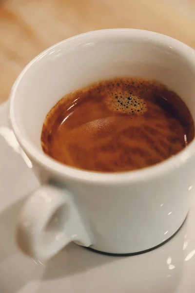 Kahve Masada Nefis Bir Kapuçino — Stok fotoğraf