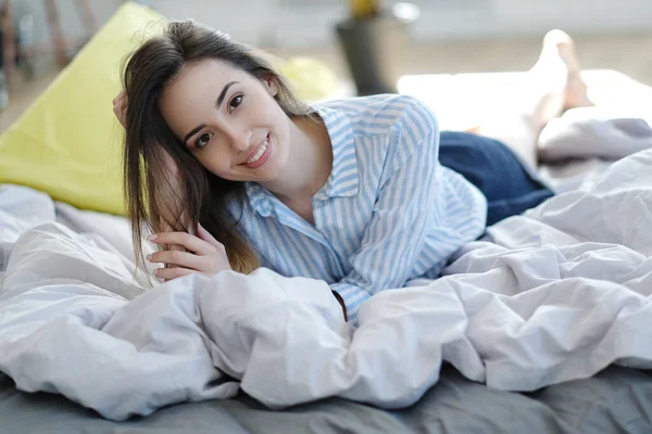 Morgen Schöne Mädchen Bett — Stockfoto