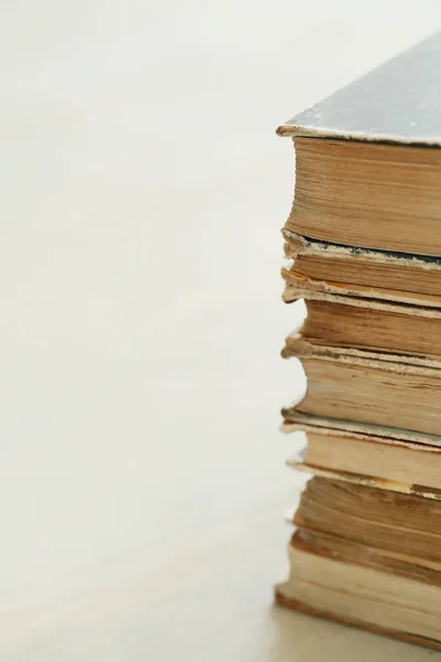 Reading Books Table — Stock Photo, Image