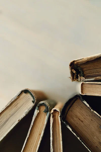 Reading Books Table — Stock Photo, Image