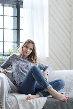 Sıradan. Evde tatlı bir kız var.