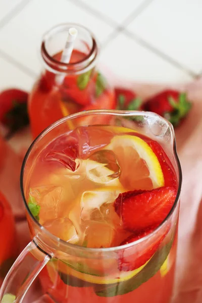 Lemonade Refreshing Drink Table — Stock Photo, Image