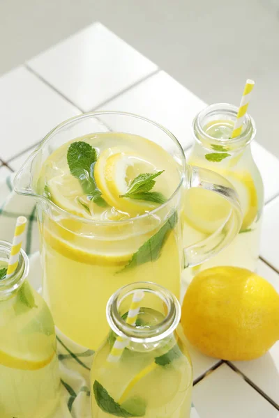 Limonada Bebida Refrescante Mesa — Fotografia de Stock