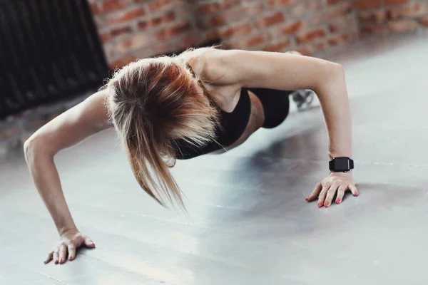 Fitness Trening Kobieta Siłowni — Zdjęcie stockowe