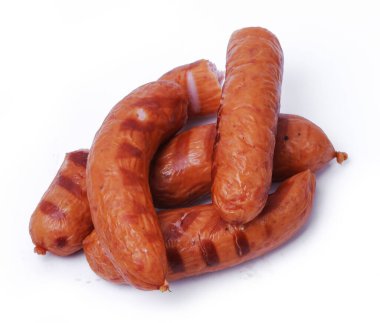 Beyaz arka planda nefis sosisler.