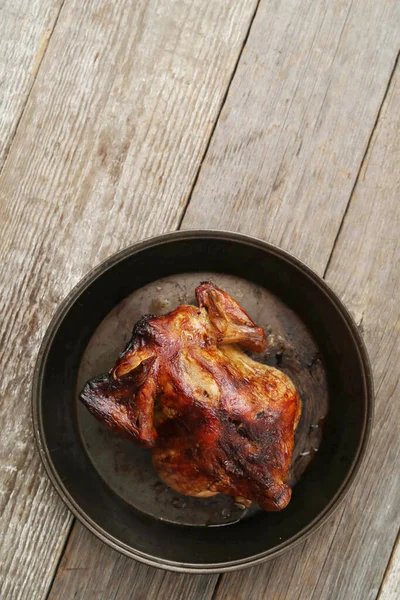 在煎锅上煎鸡肉 — 图库照片