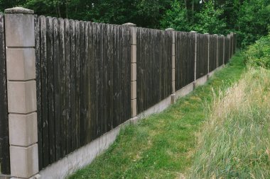 Mahremiyet. Yakın plan eski çit