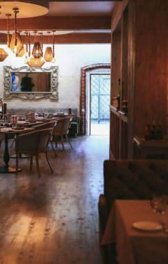 Eski usul bir restoranın içi.