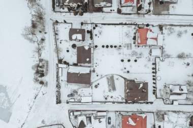 Kuş bakışı. Kış boyunca köyün havadan görünüşü