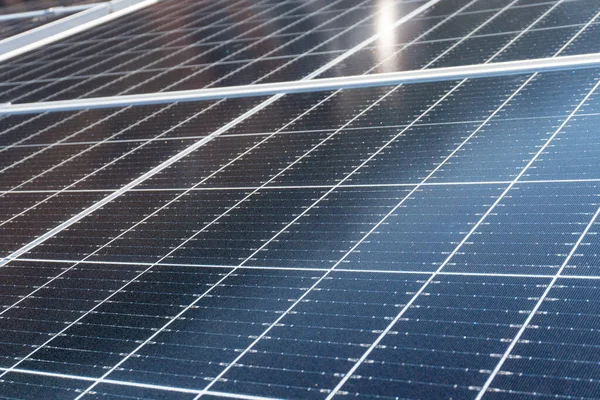 Fotowoltaiczny Panel Słoneczny Wytwarzania Własnej Czystej Zielonej Energii Koncepcja Oszczędzania — Zdjęcie stockowe